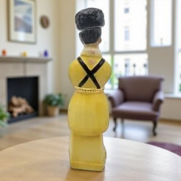 Vintage Mohawk Vodka Russian Cossack Collectible Bottle Queen Margaret Porcelain - Picture 4 of 10